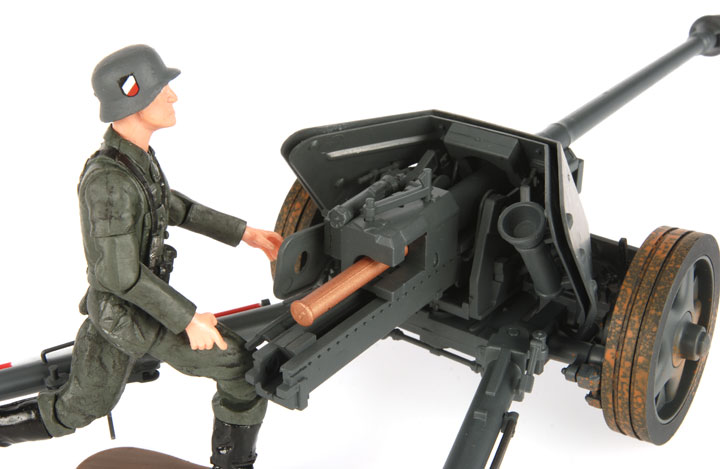 German WWII Pak 40 75mm Anti-Tank Gun: 1:18 Scale with 4