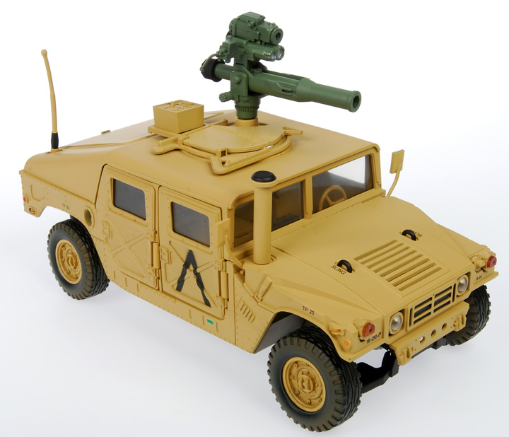 US M1025 Command Vehicle HUMVEE 118 Scale w/ 2 Figures  